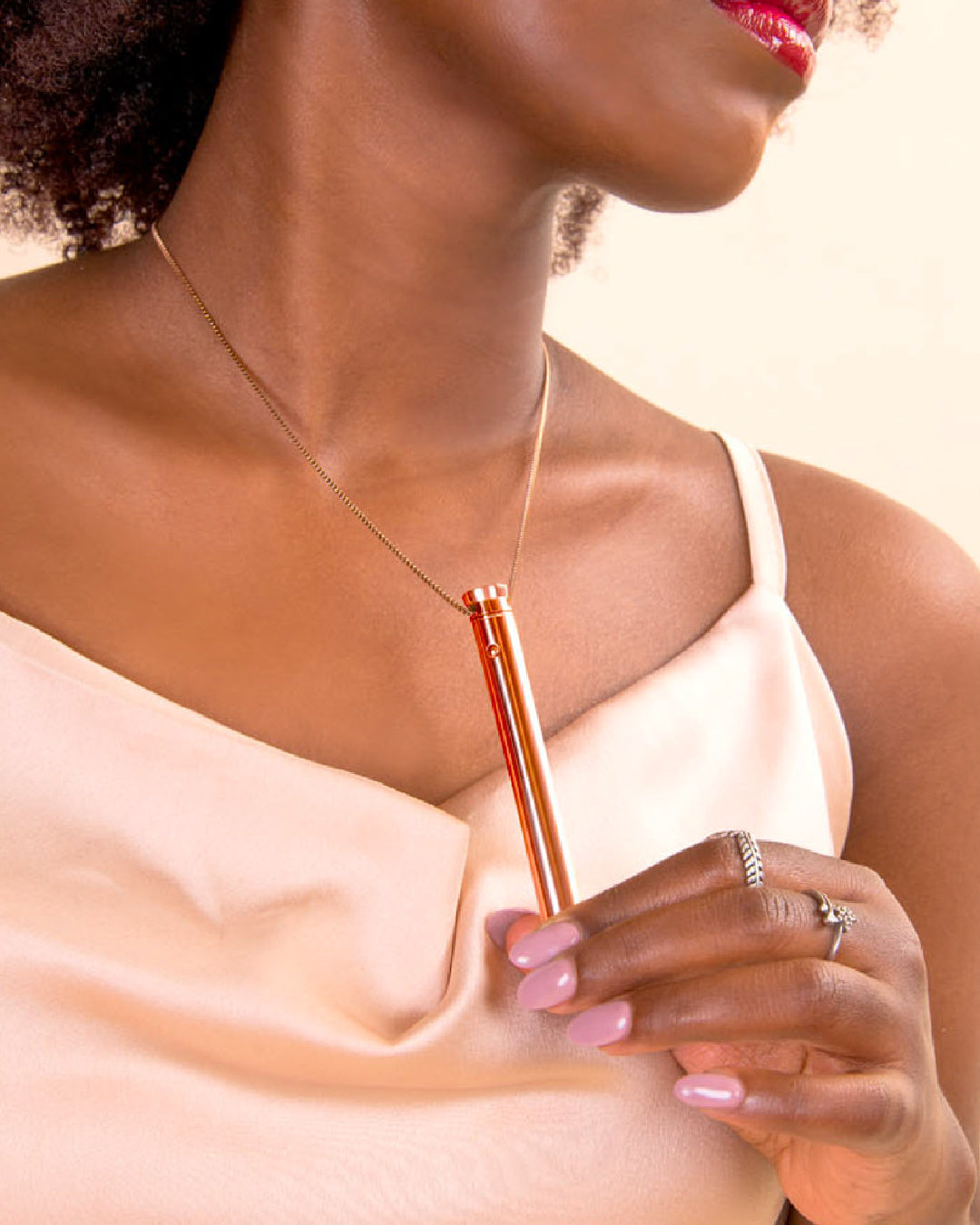 Le Wand Discreet Rechargeable Vibrating Necklace - Rose Gold